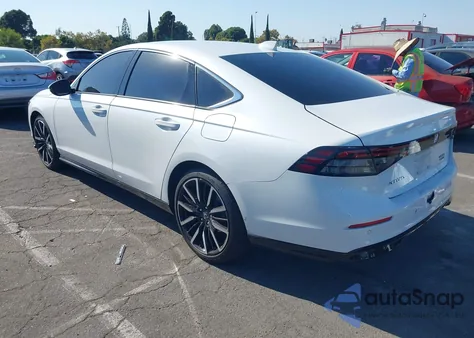 2024 Honda Accord Hybrid Touring z USA, uszkodzony, nr VIN 1HGCY2F82RA070462